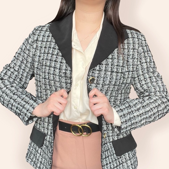 Vintage houndstooth blazer w/ contrast black collar & pockets. Really pretty mar - Picture 1 of 4